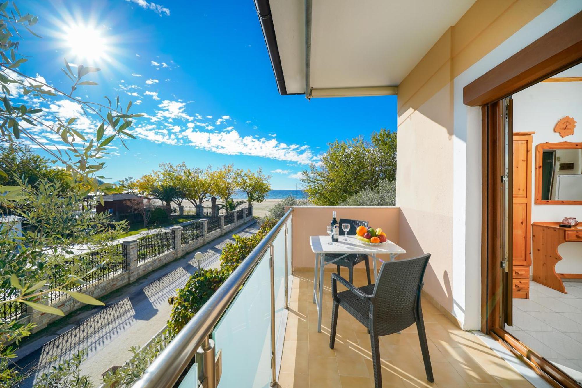 Opalium Beach Front Suites Potos Ngoại thất bức ảnh