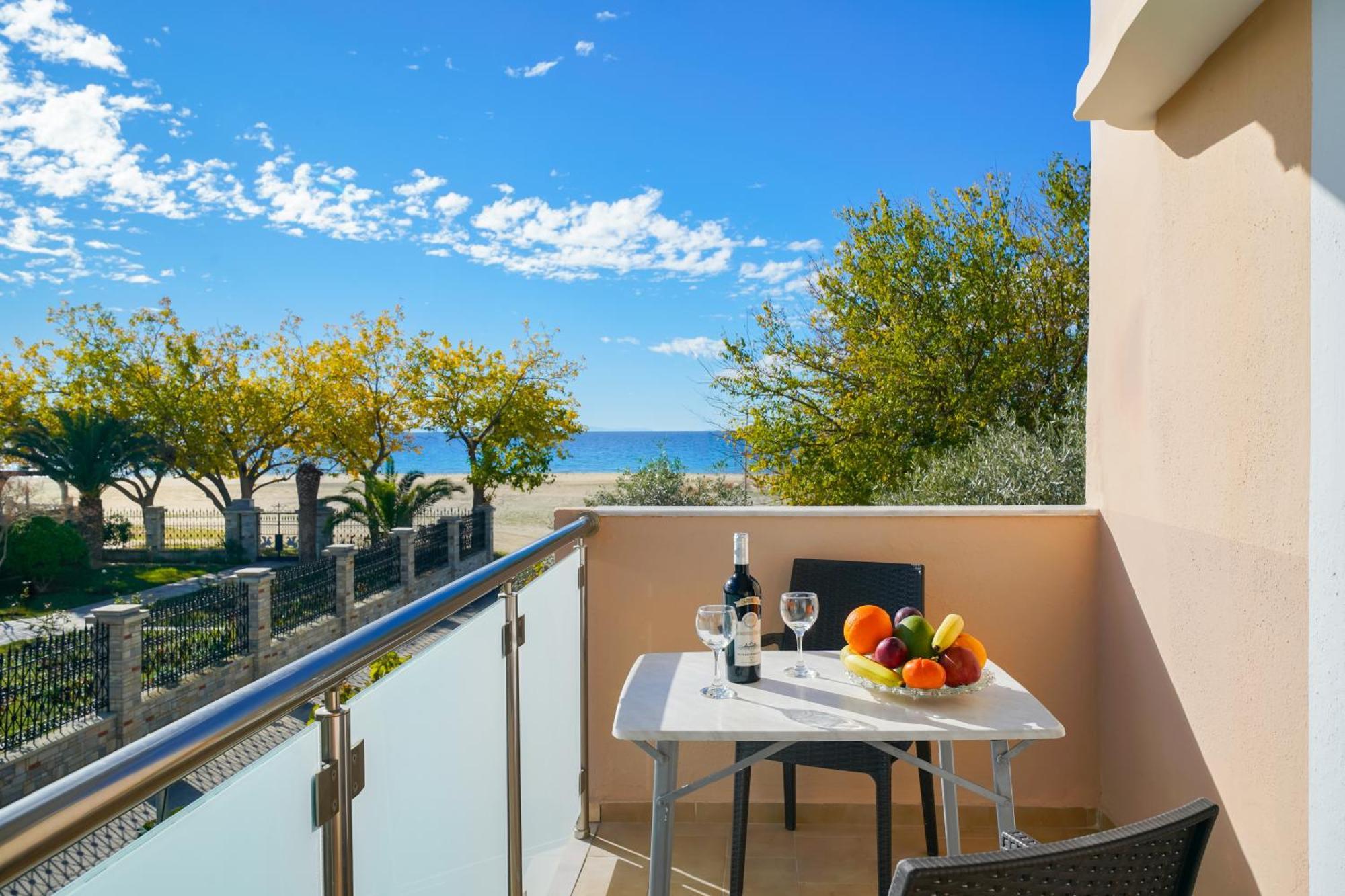 Opalium Beach Front Suites Potos Ngoại thất bức ảnh