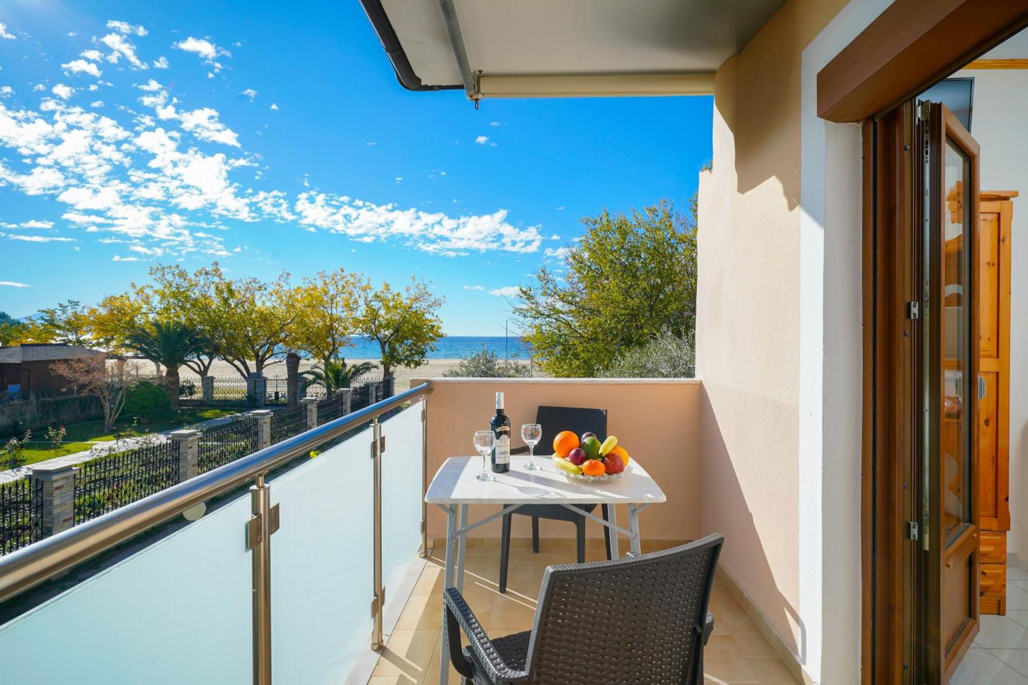 Opalium Beach Front Suites Potos Ngoại thất bức ảnh