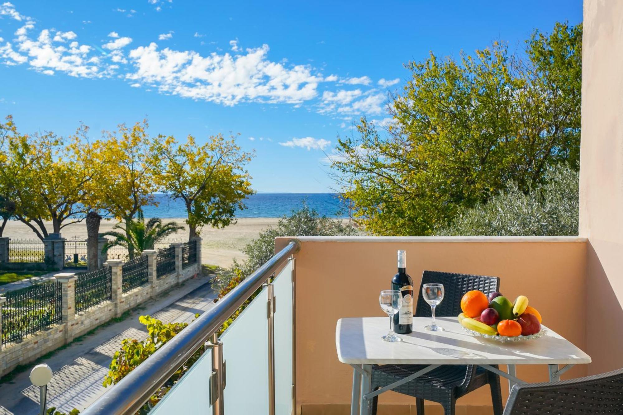 Opalium Beach Front Suites Potos Ngoại thất bức ảnh