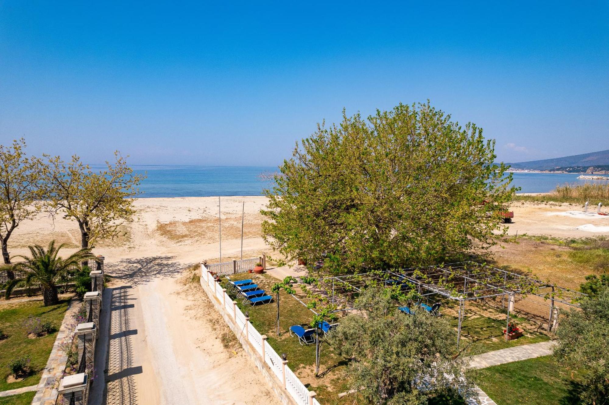 Opalium Beach Front Suites Potos Ngoại thất bức ảnh
