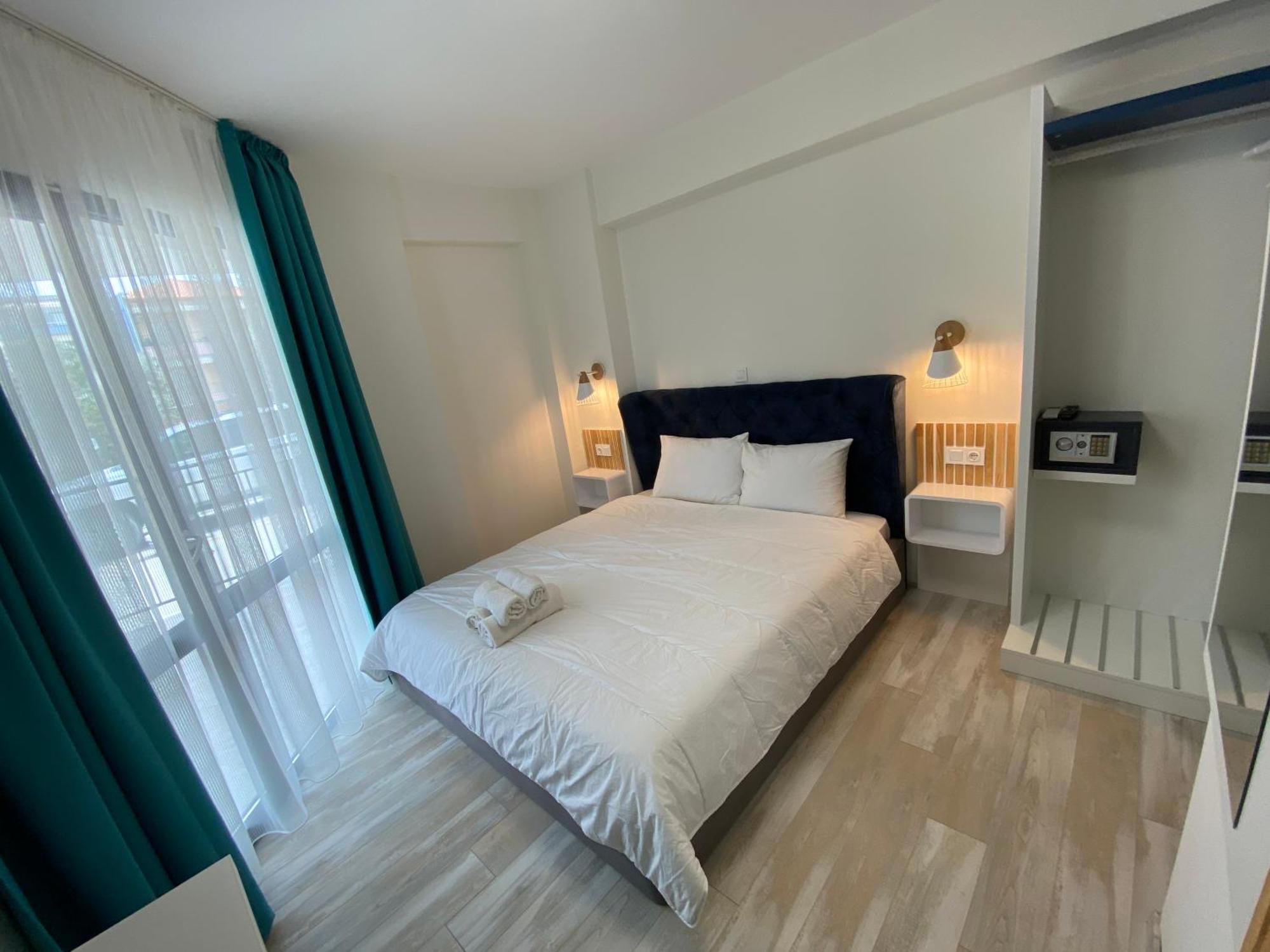 Opalium Beach Front Suites Potos Ngoại thất bức ảnh