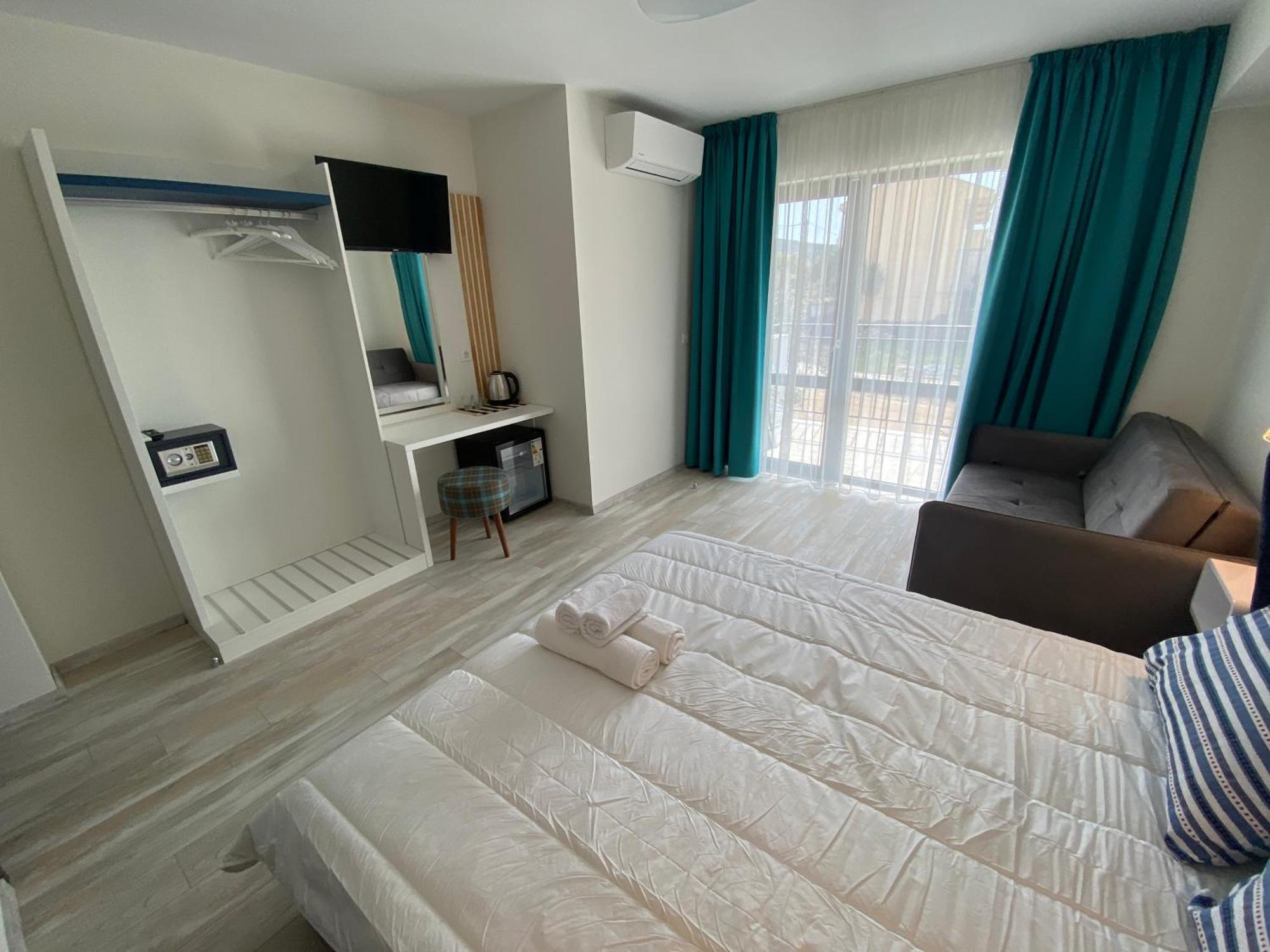 Opalium Beach Front Suites Potos Ngoại thất bức ảnh