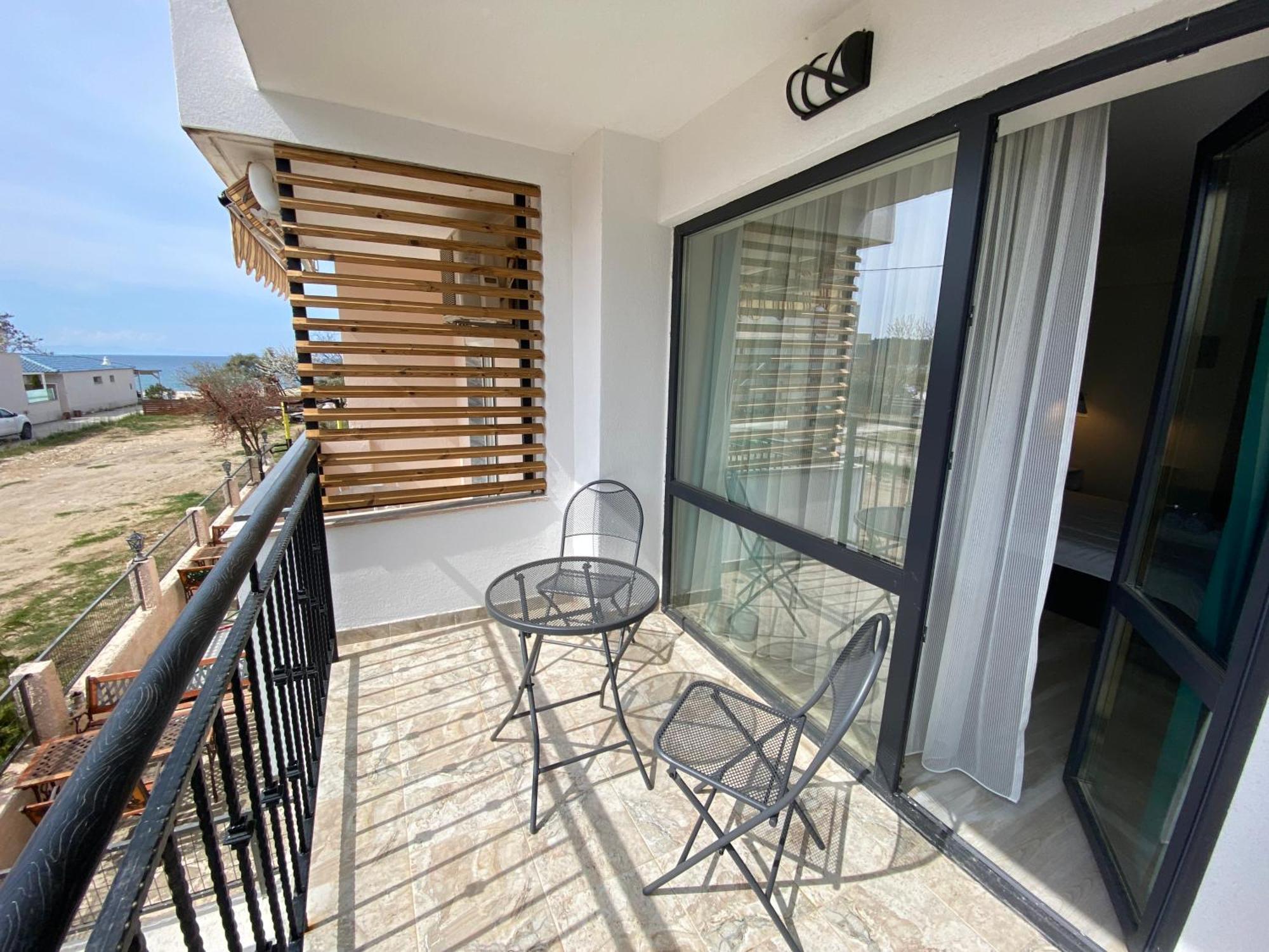 Opalium Beach Front Suites Potos Ngoại thất bức ảnh