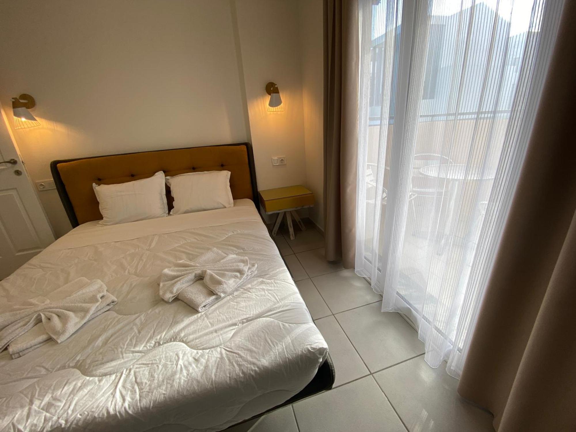 Opalium Beach Front Suites Potos Ngoại thất bức ảnh