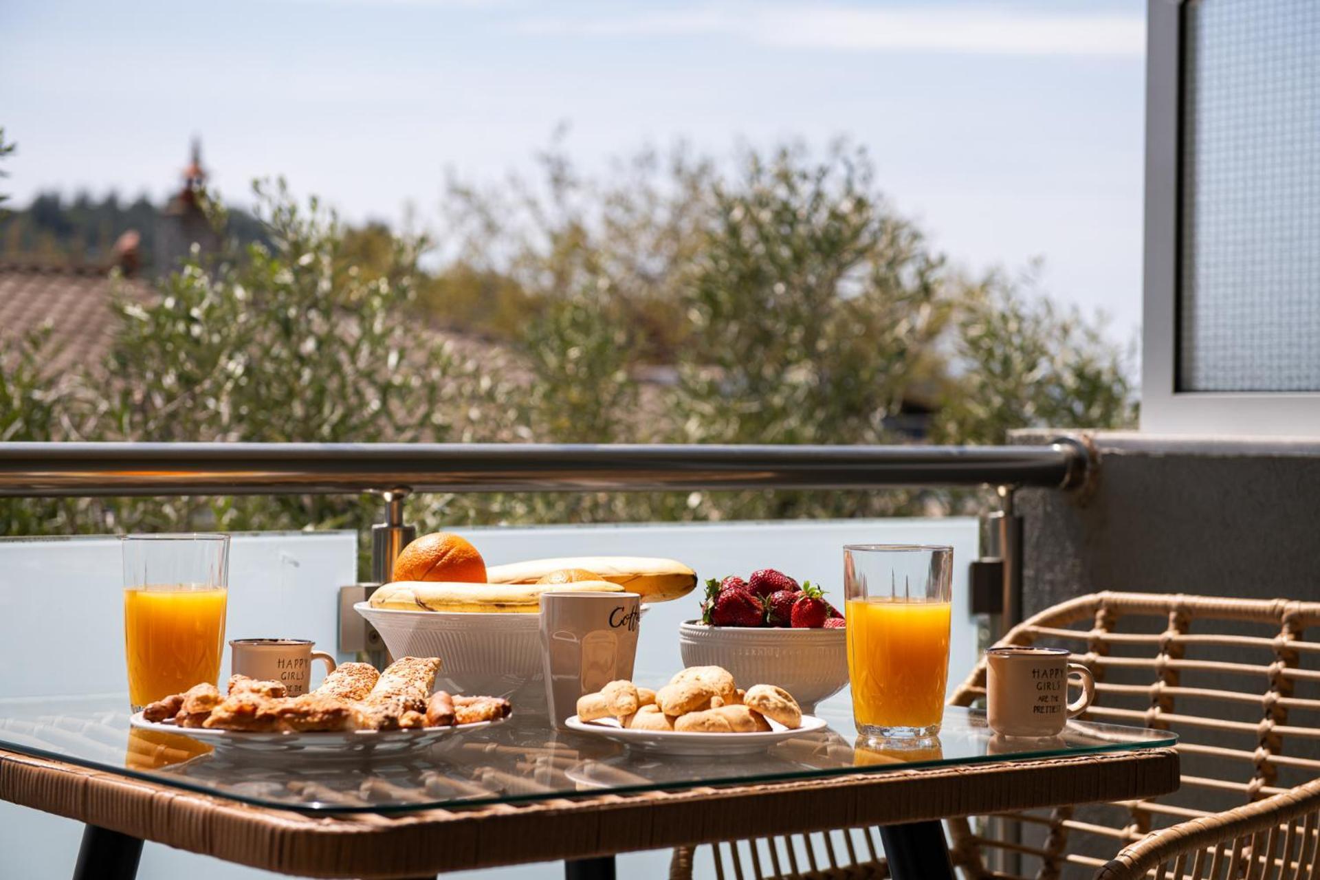 Opalium Beach Front Suites Potos Ngoại thất bức ảnh